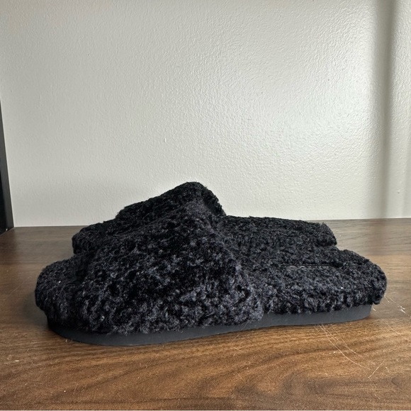 Vince Black Faux Fur Slides Sz 7 - Picture 1 of 6